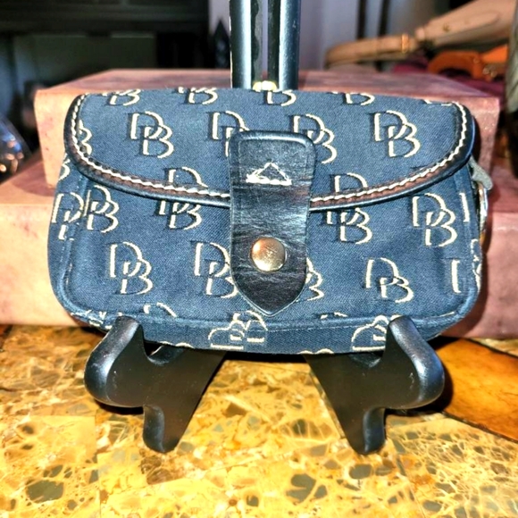 Dooney & Bourke Handbags - Dooney & Bourke wristlet